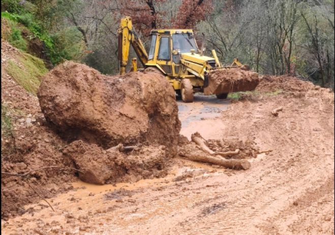 Αποκαταστάθηκαν τα προβλήματα στο δρόμο από Πυρί προς Λιοδώρα στη Γορτυνία (εικόνες)