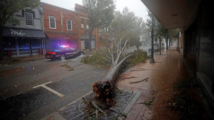 &Tau;&upsilon;&phi;ώ&nu;&alpha;&sigmaf; &laquo;&sigma;&alpha;&rho;ώ&nu;&epsilon;&iota;&raquo; &tau;&iota;&sigmaf; &Eta;&Pi;&Alpha; | &Pi;έ&nu;&tau;&epsilon; &nu;&epsilon;&kappa;&rho;&omicron;ί, &chi;&iota;&lambda;&iota;ά&delta;&epsilon;&sigmaf; &sigma;&pi;ί&tau;&iota;&alpha; έ&mu;&epsilon;&iota;&nu;&alpha;&nu; &chi;&omega;&rho;ί&sigmaf; &rho;&epsilon;ύ&mu;&alpha; (vd)