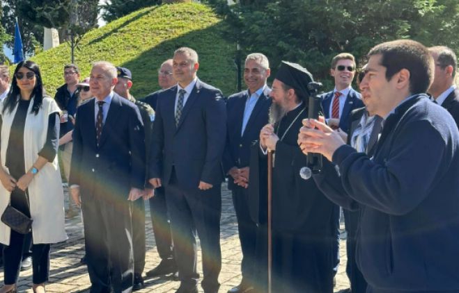 &Kappa;ώ&sigma;&tau;&alpha;&sigmaf; &Tau;&zeta;&iota;&omicron;ύ&mu;&eta;&sigmaf;: "&Tau;&rho;ί&pi;&omicron;&lambda;&eta; &kappa;&alpha;&iota; &Mu;&epsilon;&sigma;&omicron;&lambda;ό&gamma;&gamma;&iota; &alpha;&pi;&omicron;&tau;&epsilon;&lambda;&omicron;ύ&nu; &delta;&iota;&alpha;&chi;&rho;&omicron;&nu;&iota;&kappa;ά &sigma;ύ&mu;&beta;&omicron;&lambda;&alpha; &tau;&eta;&sigmaf; &alpha;&delta;&omicron;ύ&lambda;&omega;&tau;&eta;&sigmaf; &Epsilon;&lambda;&lambda;&eta;&nu;&iota;&kappa;ή&sigmaf; &psi;&upsilon;&chi;ή&sigmaf; &kappa;&alpha;&iota; &tau;&eta;&sigmaf; &alpha;&kappa;&lambda;ό&nu;&eta;&tau;&eta;&sigmaf; &pi;ί&sigma;&tau;&eta;&sigmaf; &sigma;&tau;&eta;&nu; &epsilon;&lambda;&epsilon;&upsilon;&theta;&epsilon;&rho;ί&alpha;"