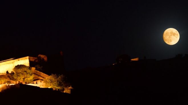 &Alpha;&upsilon;&tau;ό &tau;&omicron; &Sigma;ά&beta;&beta;&alpha;&tau;&omicron; &eta; &mu;&iota;&kappa;&rho;ό&tau;&epsilon;&rho;&eta; &pi;&alpha;&nu;&sigma;έ&lambda;&eta;&nu;&omicron;&sigmaf; &tau;&omicron;&upsilon; 2019