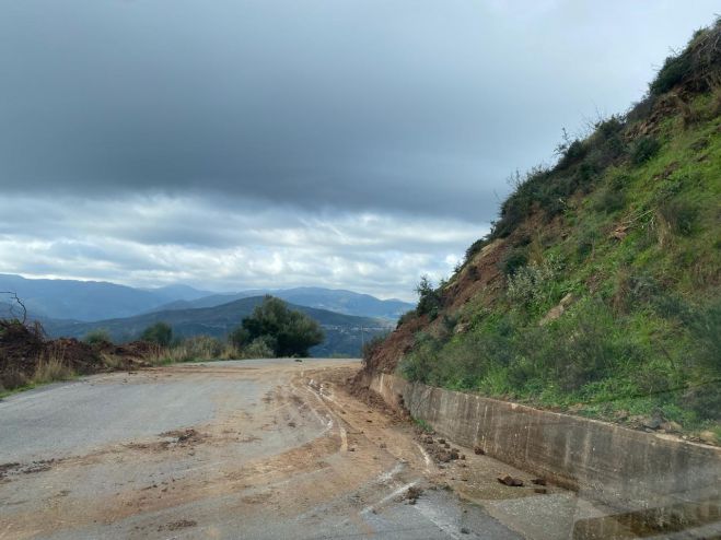 Κατολισθήσεις | Καθαρίστηκαν οι δρόμοι στο Σαρακίνι Μεγαλόπολης