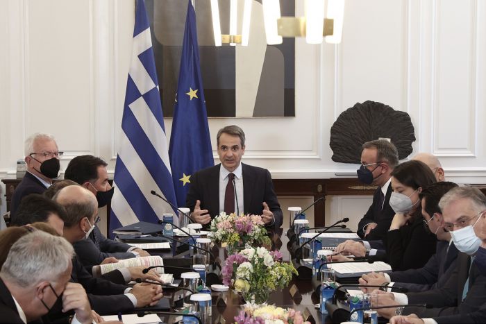 &Mu;&eta;&tau;&sigma;&omicron;&tau;ά&kappa;&eta;&sigmaf; &sigma;&epsilon; &Sigma;&Upsilon;&Rho;&Iota;&Zeta;&Alpha;: "&Delta;&iota;&alpha;&lambda;έ&xi;&tau;&epsilon;, ή &mu;&epsilon; &tau;&eta; &beta;&iota;&beta;&lambda;&iota;&omicron;&theta;ή&kappa;&eta; ή &mu;&epsilon; &tau;&eta; &beta;&alpha;&rho;&iota;&omicron;&pi;&omicron;ύ&lambda;&alpha;"