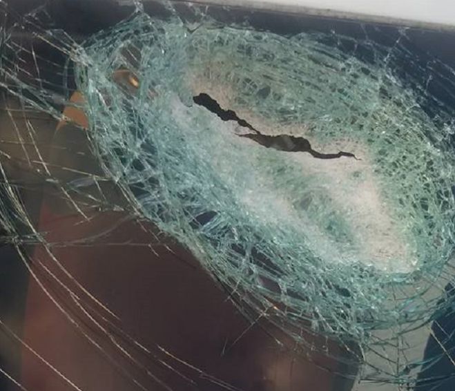 "&Pi;&epsilon;&tau;&omicron;ύ&nu; &pi;έ&tau;&rho;&epsilon;&sigmaf; &sigma;&epsilon; &delta;&iota;&epsilon;&rho;&chi;ό&mu;&epsilon;&nu;&alpha; &alpha;&upsilon;&tau;&omicron;&kappa;ί&nu;&eta;&tau;&alpha; &lambda;ί&gamma;&omicron; &pi;&rho;&iota;&nu; &tau;&alpha; &delta;&iota;ό&delta;&iota;&alpha; &Kappa;&alpha;&lambda;&alpha;&mu;ά&tau;&alpha;&sigmaf;" (&epsilon;&iota;&kappa;ό&nu;&epsilon;&sigmaf;)