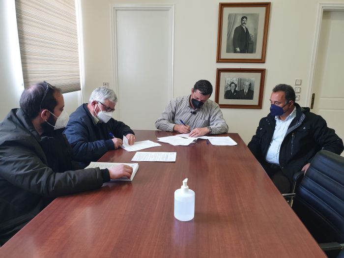 &Upsilon;&pi;&omicron;&gamma;&rho;&alpha;&phi;έ&sigmaf; &gamma;&iota;&alpha; &tau;&omicron; έ&rho;&gamma;&omicron; &laquo;&Alpha;&pi;&omicron;&kappa;&alpha;&tau;ά&sigma;&tau;&alpha;&sigma;&eta; &delta;&eta;&mu;&omicron;&tau;&iota;&kappa;&omicron;ύ &sigma;&chi;&omicron;&lambda;&epsilon;ί&omicron;&upsilon; &Mu;&epsilon;&lambda;&iota;&gamma;&omicron;ύ&sigmaf; &kappa;&alpha;&iota; &mu;&epsilon;&tau;&alpha;&tau;&rho;&omicron;&pi;ή &tau;&omicron;&upsilon; &sigma;&epsilon; &pi;&omicron;&lambda;&upsilon;&chi;ώ&rho;&omicron;&raquo;