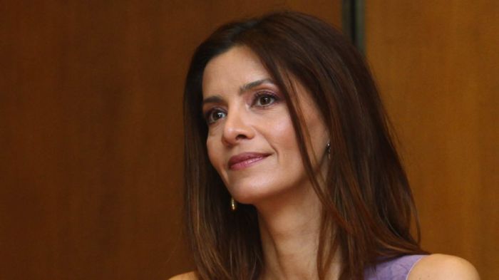 &Kappa;&alpha;&tau;&epsilon;&rho;ί&nu;&alpha; &Lambda;έ&chi;&omicron;&upsilon;: &laquo;&Omicron; &Gamma;&iota;ώ&rho;&gamma;&omicron;&sigmaf; &Kappa;&iota;&mu;&omicron;ύ&lambda;&eta;&sigmaf; &mu;&epsilon; έ&beta;&rho;&iota;&zeta;&epsilon; &sigma;&tau;&eta; &sigma;&kappa;&eta;&nu;ή&raquo; - &laquo;Έ&pi;&iota;&nu;&alpha; &kappa;&alpha;&iota; έ&pi;&alpha;&iota;&rho;&nu;&alpha; Lexotanil&raquo;