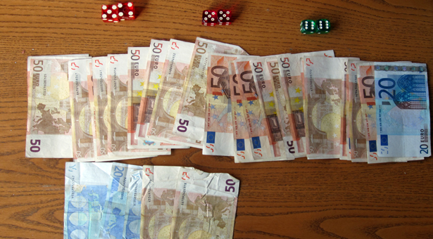 &laquo;&Sigma;&kappa;&omicron;ύ&pi;&alpha;&raquo; &tau;&eta;&sigmaf; &Alpha;&sigma;&tau;&upsilon;&nu;&omicron;&mu;ί&alpha;&sigmaf; &mu;&epsilon; &delta;έ&kappa;&alpha; &sigma;&upsilon;&lambda;&lambda;ή&psi;&epsilon;&iota;&sigmaf; &gamma;&iota;&alpha; &laquo;&zeta;ά&rho;&iota;&alpha;&raquo; &sigma;&tau;&eta;&nu; &Tau;&rho;ί&pi;&omicron;&lambda;&eta;!