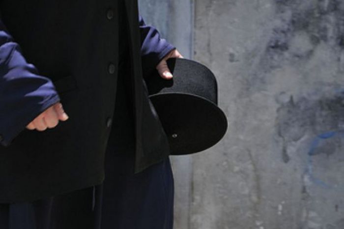 Ί&sigma;&omega;&mu;&alpha; &Kappa;&alpha;&rho;&upsilon;ώ&nu; | &Phi;ό&rho;&omicron;&sigmaf; &tau;&iota;&mu;ή&sigmaf; &sigma;&tau;&eta;&nu; &mu;&nu;ή&mu;&eta; &tau;&omega;&nu; 14 &Epsilon;&lambda;&lambda;ή&nu;&omega;&nu; &Pi;&alpha;&tau;&rho;&iota;&omega;&tau;ώ&nu;