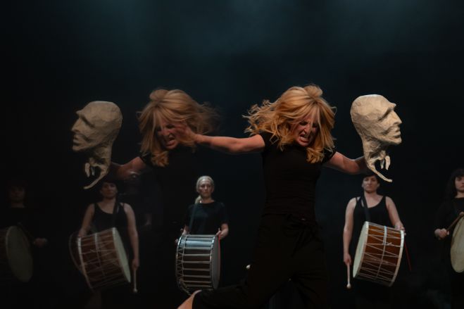 "&Beta;ά&kappa;&chi;&epsilon;&sigmaf;" - &Tau;&rho;ί&pi;&omicron;&lambda;&eta; | &Omicron; &Delta;&eta;&mu;ή&tau;&rho;&eta;&sigmaf; &Lambda;ά&lambda;&omicron;&sigmaf; &kappa;&alpha;&iota; &omicron; &Gamma;&iota;ώ&rho;&gamma;&omicron;&sigmaf; &Chi;&rho;&iota;&sigma;&tau;&omicron;&delta;&omicron;ύ&lambda;&omicron;&upsilon;, &laquo;&sigma;&upsilon;&gamma;&kappa;&rho;&omicron;ύ&omicron;&nu;&tau;&alpha;&iota;&raquo; &sigma;&tau;&eta;&nu; &kappa;&omicron;&rho;&upsilon;&phi;&alpha;ί&alpha; &tau;&rho;&alpha;&gamma;&omega;&delta;ί&alpha; &tau;&omicron;&upsilon; &Epsilon;&upsilon;&rho;&iota;&pi;ί&delta;&eta;