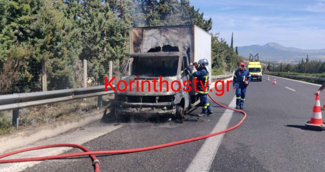 Φορτηγάκι έπιασε φωτιά στην Ε.Ο &quot;Κορίνθου – Τριπόλεως&quot;