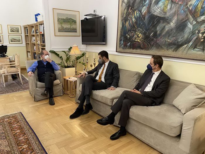 "&Kappa;&alpha;&rho;&phi;&iota;ά" &Nu;ί&kappa;&alpha; &gamma;&iota;&alpha; &tau;&eta;&nu; &pi;&alpha;&rho;ά&tau;&alpha;&xi;&eta; &Tau;&alpha;&tau;&omicron;ύ&lambda;&eta;: "&Eta; &mu;&omicron;&nu;ά&delta;&alpha; &tau;&eta;&sigmaf; &Pi;&alpha;&lambda;&alpha;&iota;ό&chi;&omicron;&upsilon;&nu;&eta;&sigmaf; &theta;&alpha; &pi;&alpha;&rho;έ&mu;&epsilon;&nu;&epsilon; &chi;&omega;&rho;ά&phi;&iota;, &alpha;&nu;&tau;&iota;&delta;&rho;&omicron;ύ&sigma;&alpha;&nu; &sigma;&epsilon; &omicron;&pi;&omicron;&iota;&alpha;&delta;ή&pi;&omicron;&tau;&epsilon; &epsilon;&xi;έ&lambda;&iota;&xi;&eta;"