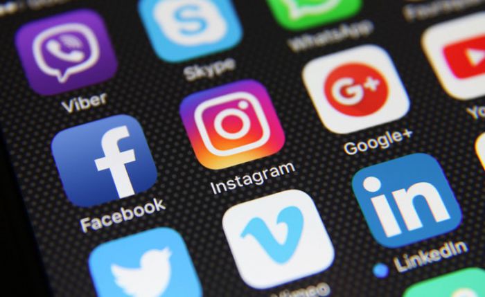 &Pi;&omega;&sigmaf; &omicron; &kappa;&alpha;&iota;&rho;ό&sigmaf; &epsilon;&pi;&eta;&rho;&epsilon;ά&zeta;&epsilon;&iota; &tau;&iota;&sigmaf; &alpha;&nu;&alpha;&rho;&tau;ή&sigma;&epsilon;&iota;&sigmaf; &sigma;&tau;&alpha; social media!