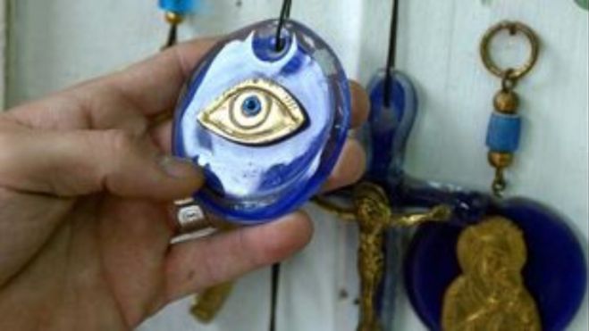 &Tau;&omicron;&upsilon;&lambda;ά&chi;&iota;&sigma;&tau;&omicron;&nu; έ&nu;&alpha; &delta;&iota;&sigma;&epsilon;&kappa;&alpha;&tau;&omicron;&mu;&mu;ύ&rho;&iota;&omicron; ά&nu;&theta;&rho;&omega;&pi;&omicron;&iota; &sigma;&tau;&eta; &Gamma;&eta; &pi;&iota;&sigma;&tau;&epsilon;ύ&omicron;&upsilon;&nu; &alpha;&kappa;ό&mu;&eta; &sigma;&tau;&eta; &mu;&alpha;&gamma;&epsilon;ί&alpha;, &sigma;&tau;&iota;&sigmaf; &kappa;&alpha;&tau;ά&rho;&epsilon;&sigmaf; &kappa;&alpha;&iota; &sigma;&tau;&omicron; &laquo;&kappa;&alpha;&kappa;ό &mu;ά&tau;&iota;&raquo;