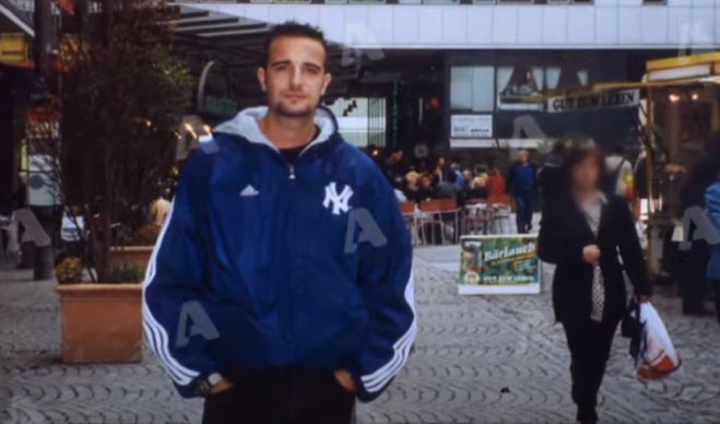 &quot;Φως στο τούνελ&quot;: &quot;Η στάχτη του Διονύση Αγγελάκου ετάφη τελικά δίπλα στον πατέρα του στην Τρίπολη&quot;
