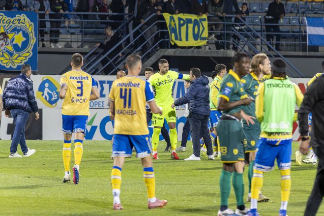 &Eta; &pi;&alpha;&rho;&alpha;&kappa;ά&mu;&epsilon;&rho;&alpha; &tau;&eta;&sigmaf; &mu;&epsilon;&gamma;ά&lambda;&eta;&sigmaf; &alpha;&nu;&alpha;&tau;&rho;&omicron;&pi;ή&sigmaf; &tau;&omicron;&upsilon; &Alpha;&sigma;&tau;έ&rho;&alpha;! (vd)