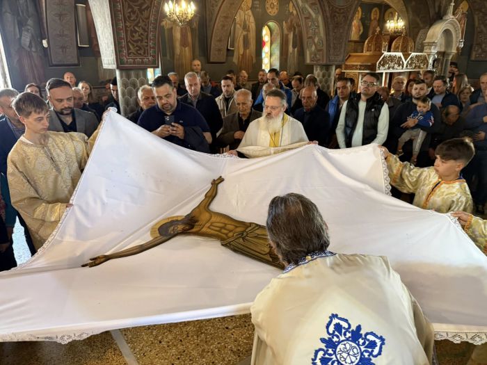 Η Ακολουθία της Αποκαθηλώσεως στην Ενορία Αγίας Βαρβάρας Τρίπολης (εικόνες)