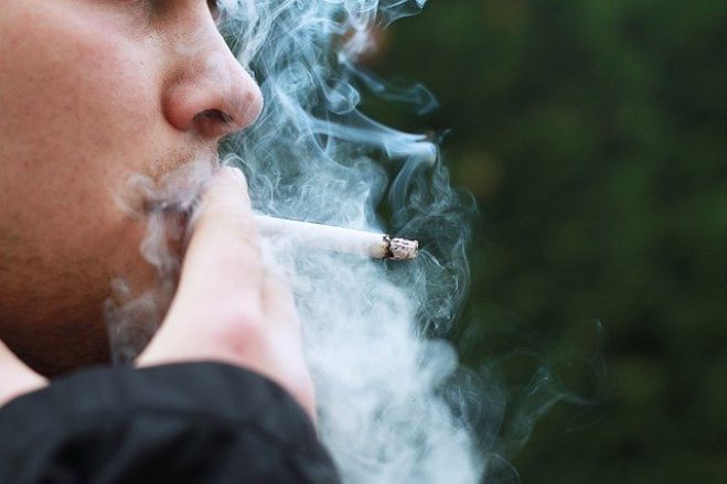 Καθηγητής Τσιόδρας: &quot;Φοβάμαι ότι οι καπνιστές μπορούν να εκτεθούν ευκολότερα στον κορωνοϊό&quot;
