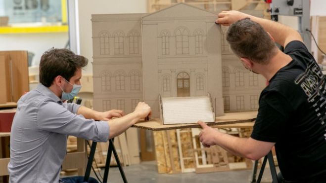 &Omicron;&iota; ή&rho;&omega;&epsilon;&sigmaf; &tau;&omicron;&upsilon; 1821 &laquo;&zeta;&omega;&nu;&tau;&alpha;&nu;&epsilon;ύ&omicron;&upsilon;&nu;&raquo; &mu;έ&sigma;&alpha; &alpha;&pi;ό &tau;&rho;&iota;&sigma;&delta;&iota;ά&sigma;&tau;&alpha;&tau;&epsilon;&sigmaf; &alpha;&pi;&epsilon;&iota;&kappa;&omicron;&nu;ί&sigma;&epsilon;&iota;&sigmaf; &kappa;&alpha;&iota; &sigma;&tau;&eta;&nu; &Tau;&rho;ί&pi;&omicron;&lambda;&eta; (vd)
