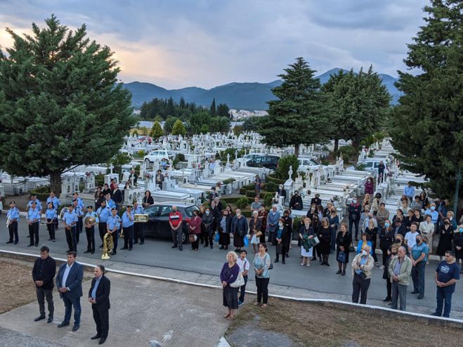 &Epsilon;&sigma;&pi;&epsilon;&rho;&iota;&nu;ό&sigmaf; &sigma;&tau;&omicron; &Kappa;&omicron;&iota;&mu;&eta;&tau;ή&rho;&iota;&omicron; &Tau;&rho;&iota;&pi;ό&lambda;&epsilon;&omega;&sigmaf; (&epsilon;&iota;&kappa;ό&nu;&epsilon;&sigmaf;)