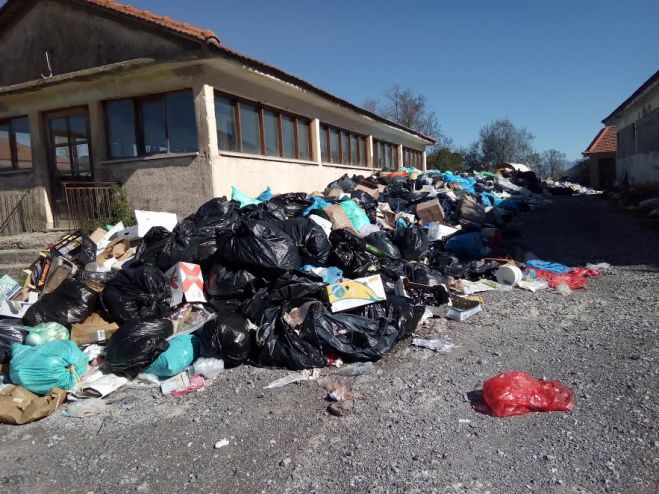 Καταγγελία: &quot;Βουνό&quot; τα σκουπίδια στις κατασκηνώσεις της Βυτίνας (εικόνες)