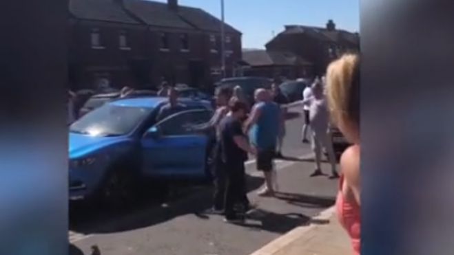 Ά&gamma;&rho;&iota;&omicron; &xi;ύ&lambda;&omicron; &sigma;&tau;&omicron; &delta;&rho;ό&mu;&omicron; &epsilon;&nu; &mu;έ&sigma;&omega; &kappa;&alpha;&rho;&alpha;&nu;&tau;ί&nu;&alpha;&sigmaf; &gamma;&iota;&alpha; &tau;&alpha; &mu;ά&tau;&iota;&alpha; &mu;&iota;&alpha;&sigmaf; &kappa;&omicron;&pi;έ&lambda;&alpha;&sigmaf;! (vd)