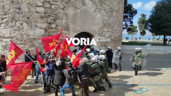 &Epsilon;&pi;&epsilon;&iota;&sigma;ό&delta;&iota;&alpha; &sigma;&tau;&omicron;&nu; &Lambda;&epsilon;&upsilon;&kappa;ό &Pi;ύ&rho;&gamma;&omicron; &mu;&epsilon;&tau;&alpha;&xi;ύ &Mu;&Alpha;&Tau; &kappa;&alpha;&iota; &Kappa;&Kappa;&Epsilon; &mu;&epsilon;&tau;ά &tau;&omicron; &pi;&alpha;&nu;ό &gamma;&iota;&alpha; &tau;&alpha; &Tau;έ&mu;&pi;&eta; (vd)
