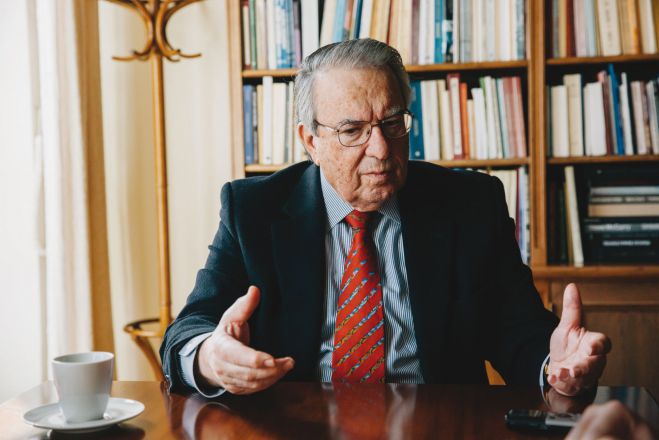 &Tau;&eta;&nu; &kappa;&alpha;&tau;ά&rho;&gamma;&eta;&sigma;&eta; &tau;&omega;&nu; &Pi;&alpha;&nu;&epsilon;&lambda;&lambda;&eta;&nu;ί&omega;&nu; &pi;&rho;&omicron;&tau;&epsilon;ί&nu;&epsilon;&iota; &omicron; &Mu;&pi;&alpha;&mu;&pi;&iota;&nu;&iota;ώ&tau;&eta;&sigmaf;