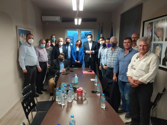 &Tau;&rho;ί&pi;&omicron;&lambda;&eta; | &Sigma;&tau;&alpha; &gamma;&rho;&alpha;&phi;&epsilon;ί&alpha; &tau;&eta;&sigmaf; &Nu;&Delta; &omicron; &Kappa;&upsilon;&rho;&iota;ά&kappa;&omicron;&sigmaf; &Pi;&iota;&epsilon;&rho;&rho;&alpha;&kappa;ά&kappa;&eta;&sigmaf; (&epsilon;&iota;&kappa;ό&nu;&epsilon;&sigmaf;)