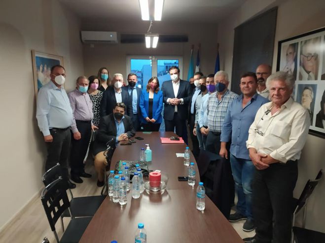 &Tau;&rho;ί&pi;&omicron;&lambda;&eta; | &Sigma;&tau;&alpha; &gamma;&rho;&alpha;&phi;&epsilon;ί&alpha; &tau;&eta;&sigmaf; &Nu;&Delta; &omicron; &Kappa;&upsilon;&rho;&iota;ά&kappa;&omicron;&sigmaf; &Pi;&iota;&epsilon;&rho;&rho;&alpha;&kappa;ά&kappa;&eta;&sigmaf; (&epsilon;&iota;&kappa;ό&nu;&epsilon;&sigmaf;)