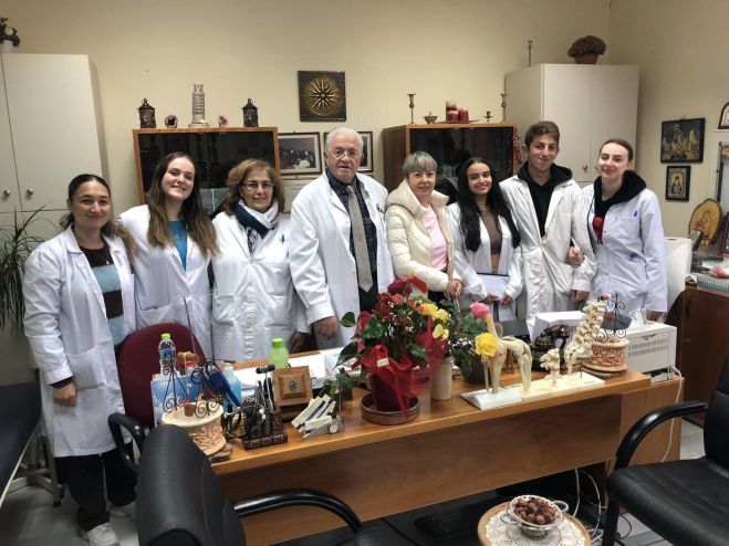 &Phi;&omicron;&iota;&tau;ή&tau;&rho;&iota;&epsilon;&sigmaf; &kappa;&alpha;&iota; &phi;&omicron;&iota;&tau;&eta;&tau;έ&sigmaf; &Nu;&omicron;&sigma;&eta;&lambda;&epsilon;&upsilon;&tau;&iota;&kappa;ή&sigmaf; &gamma;&iota;&alpha; &kappa;&lambda;&iota;&nu;&iota;&kappa;ή ά&sigma;&kappa;&eta;&sigma;&eta; &sigma;&tau;&omicron; &Kappa;έ&nu;&tau;&rho;&omicron; &Upsilon;&gamma;&epsilon;ί&alpha;&sigmaf; &Tau;&rho;ί&pi;&omicron;&lambda;&eta;&sigmaf; (&epsilon;&iota;&kappa;ό&nu;&epsilon;&sigmaf;)