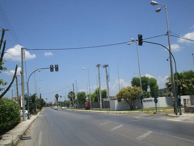 Θρασύτατη κλοπή έξω από το Νοσοκομείο Καλαμάτας | Την κατέβασε και της πήρε το αυτοκίνητο!