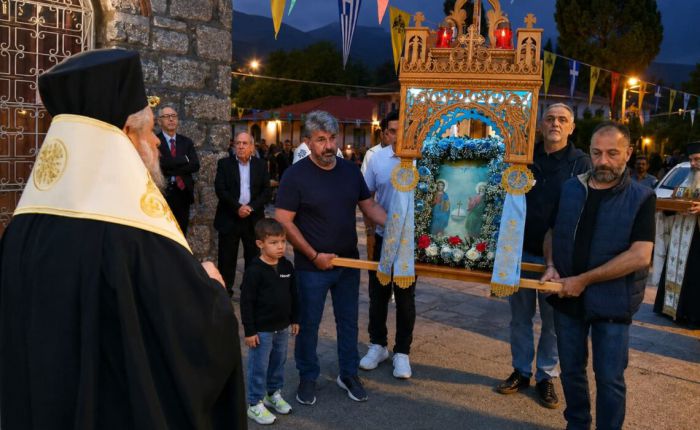 &Eta; &Nu;&upsilon;&mu;&phi;&alpha;&sigma;ί&alpha; &tau;ί&mu;&eta;&sigma;&epsilon; &tau;&eta;&nu; &Alpha;&gamma;ί&alpha; &Tau;&rho;&iota;ά&delta;&alpha; &mu;&epsilon; &pi;ί&sigma;&tau;&eta;, &pi;&alpha;&rho;ά&delta;&omicron;&sigma;&eta; &kappa;&alpha;&iota; &alpha;&nu;&tau;ά&mu;&omega;&mu;&alpha; (&epsilon;&iota;&kappa;ό&nu;&epsilon;&sigmaf;)