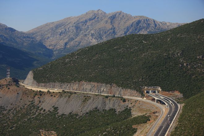 Σήραγγα Στέρνας - Νέες ρυθμίσεις στον αυτοκινητόδρομο &quot;Τρίπολης - Κορίνθου&quot;