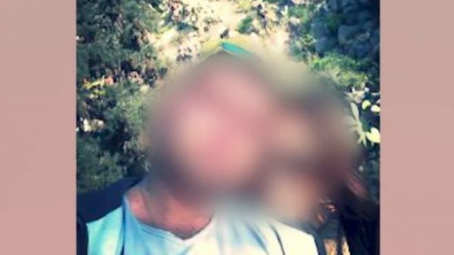 &Sigma;&upsilon;&gamma;&kappa;&lambda;&omicron;&nu;ί&zeta;&epsilon;&iota; &eta; &gamma;&upsilon;&nu;&alpha;ί&kappa;&alpha; &alpha;&pi;ό &tau;&omicron; Ά&rho;&gamma;&omicron;&sigmaf; &pi;&omicron;&upsilon; &nu;&omicron;&sigma;&eta;&lambda;&epsilon;ύ&tau;&eta;&kappa;&epsilon; &sigma;&tau;&omicron; &Pi;&alpha;&nu;&alpha;&rho;&kappa;&alpha;&delta;&iota;&kappa;ό &Nu;&omicron;&sigma;&omicron;&kappa;&omicron;&mu;&epsilon;ί&omicron;: "&Mu;&omicron;&upsilon; έ&beta;&alpha;&lambda;&epsilon; &kappa;&alpha;&iota; &tau;&omicron; &mu;&alpha;&chi;&alpha;ί&rho;&iota; &sigma;&tau;&omicron;&nu; &lambda;&alpha;&iota;&mu;ό&hellip; &Mu;&omicron;&upsilon; &tau;&rho;&alpha;&beta;&omicron;ύ&sigma;&epsilon; &tau;&alpha; &mu;&alpha;&lambda;&lambda;&iota;ά, &mu;&epsilon; &chi;&tau;&upsilon;&pi;&omicron;ύ&sigma;&epsilon; &sigma;&tau;&omicron;&nu; &kappa;&alpha;&theta;&rho;έ&phi;&tau;&eta;&hellip;"