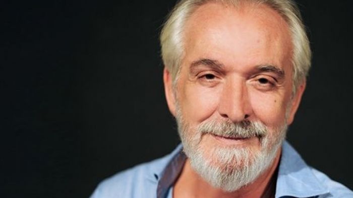 &Pi;έ&theta;&alpha;&nu;&epsilon; &omicron; &eta;&theta;&omicron;&pi;&omicron;&iota;ό&sigmaf; &Kappa;&omega;&nu;&sigma;&tau;&alpha;&nu;&tau;ί&nu;&omicron;&sigmaf; &Zeta;&alpha;&mu;&pi;ά&rho;&alpha;&sigmaf;