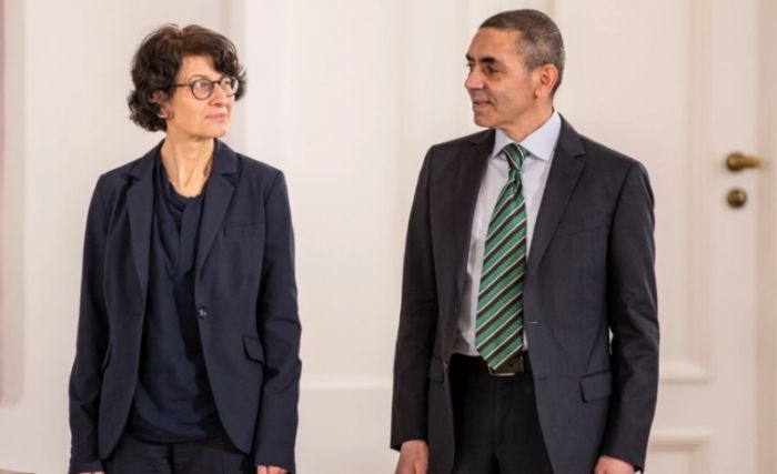 Ιδρυτές BioNTech: "Σε 2-3 χρόνια θα έχουμε εμβόλια κατά του καρκίνου"
