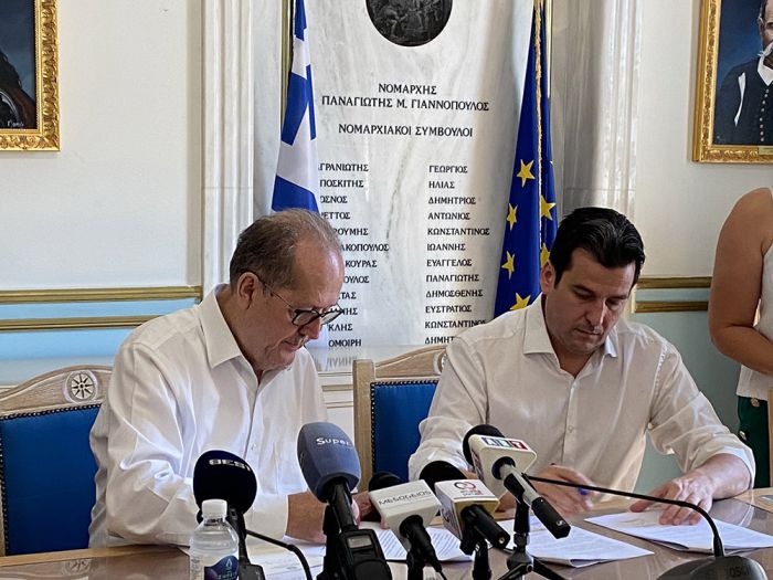 Σύμβαση για το περίπτερο τουριστικής πληροφόρησης στο Λεωνίδιο υπέγραψε ο περιφερειάρχης Πελοποννήσου Π. Νίκας