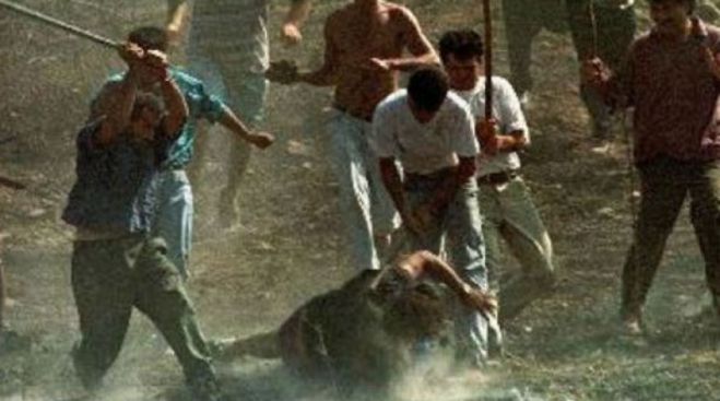 &laquo;&Mu;&alpha;ύ&rho;&eta;&raquo; &epsilon;&pi;έ&tau;&epsilon;&iota;&omicron;&sigmaf;: &Sigma;&alpha;&nu; &sigma;ή&mu;&epsilon;&rho;&alpha; &omicron;&iota; &Tau;&omicron;ύ&rho;&kappa;&omicron;&iota; &delta;&omicron;&lambda;&omicron;&phi;ό&nu;&eta;&sigma;&alpha;&nu; &tau;&omicron;&nu; &Tau;ά&sigma;&omicron; &Iota;&sigma;&alpha;ά&kappa; (vd)