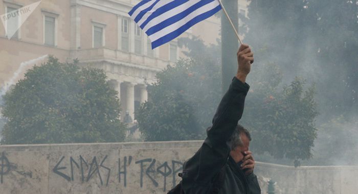 Το μήνυμα πίσω από τα χημικά: «Μη μιλάς, μην αντιδράς, μην διαμαρτύρεσαι, μείνε στον καναπέ»