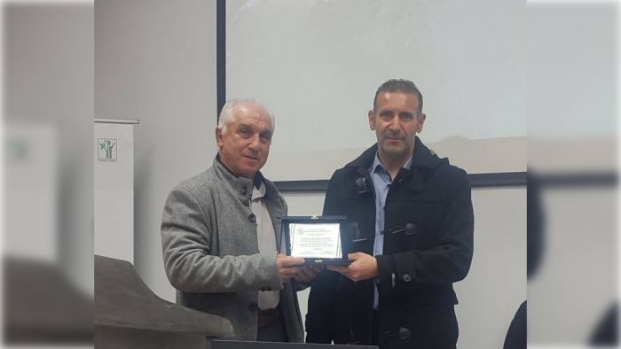 &Sigma;ύ&nu;&delta;&epsilon;&sigma;&mu;&omicron;&sigmaf; &Epsilon;&rho;&gamma;&omicron;&lambda;&eta;&pi;&tau;ώ&nu; &Eta;&lambda;&epsilon;&kappa;&tau;&rho;&omicron;&lambda;ό&gamma;&omega;&nu; &Alpha;&rho;&kappa;&alpha;&delta;ί&alpha;&sigmaf; | &Tau;&iota;&mu;&eta;&tau;&iota;&kappa;ή &pi;&lambda;&alpha;&kappa;έ&tau;&alpha; &sigma;&tau;&omicron;&nu; &Kappa;ώ&sigma;&tau;&alpha; &Kappa;&alpha;&rho;&kappa;&omicron;ύ&lambda;&eta;&nbsp;(&epsilon;&iota;&kappa;ό&nu;&epsilon;&sigmaf;)