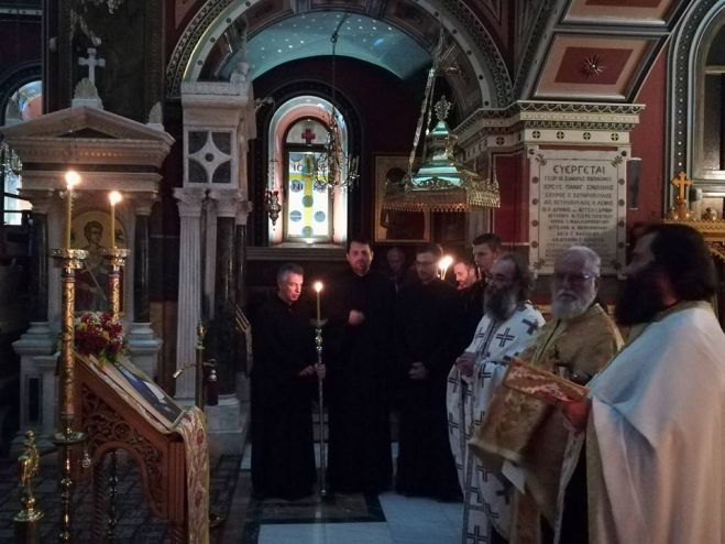 &Tau;&rho;ί&pi;&omicron;&lambda;&eta; | &Alpha;&gamma;&rho;&upsilon;&pi;&nu;ί&alpha; &gamma;&iota;&alpha; &tau;&omicron;&nu; Ό&sigma;&iota;&omicron; &Pi;&omicron;&rho;&phi;ύ&rho;&iota;&omicron; (&epsilon;&iota;&kappa;ό&nu;&epsilon;&sigmaf;)