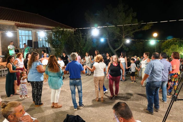 &Pi;&alpha;&nu;&eta;&gamma;ύ&rho;&iota; &sigma;&tau;&omicron; &Mu;&alpha;&rho;ί &Kappa;&upsilon;&nu;&omicron;&upsilon;&rho;ί&alpha;&sigmaf; &mu;&epsilon; &mu;&epsilon;&gamma;ά&lambda;&eta; &sigma;&upsilon;&mu;&mu;&epsilon;&tau;&omicron;&chi;ή! (&epsilon;&iota;&kappa;ό&nu;&epsilon;&sigmaf;)
