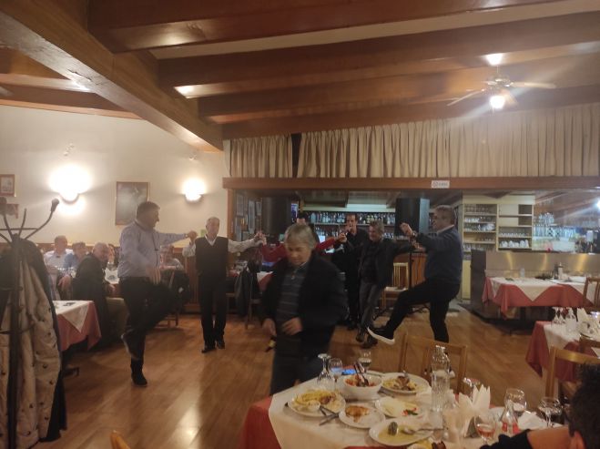&Tau;&omicron; &gamma;&lambda;έ&nu;&tau;&iota; &tau;&eta;&sigmaf; Έ&nu;&omega;&sigma;&eta;&sigmaf; &Pi;&rho;&omicron;έ&delta;&rho;&omega;&nu; &Delta;ή&mu;&omicron;&upsilon; &Tau;&rho;ί&pi;&omicron;&lambda;&eta;&sigmaf; &mu;&epsilon; &tau;&eta;&nu; &pi;&alpha;&rho;&omicron;&upsilon;&sigma;ί&alpha; &Tau;&zeta;&iota;&omicron;ύ&mu;&eta; &kappa;&alpha;&iota; ά&lambda;&lambda;&omega;&nu; &sigma;&tau;&epsilon;&lambda;&epsilon;&chi;ώ&nu; &tau;&eta;&sigmaf; &delta;&eta;&mu;&omicron;&tau;&iota;&kappa;ή&sigmaf; &alpha;&rho;&chi;ή&sigmaf;! (&epsilon;&iota;&kappa;ό&nu;&epsilon;&sigmaf;)