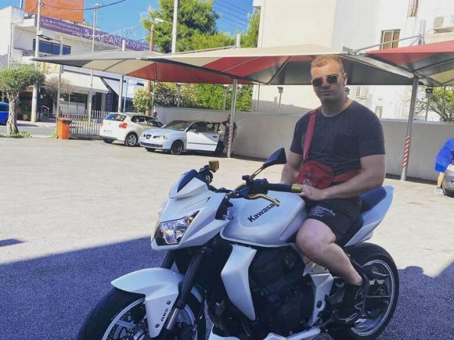 &Theta;&rho;ή&nu;&omicron;&sigmaf; &sigma;&tau;&eta;&nu; &Pi;ά&tau;&rho;&alpha; | &Nu;&epsilon;&kappa;&rho;ό&sigmaf; &sigma;&epsilon; &tau;&rho;&omicron;&chi;&alpha;ί&omicron; &omicron; 26&chi;&rho;&omicron;&nu;&omicron;&sigmaf; &alpha;&sigma;&tau;&upsilon;&nu;&omicron;&mu;&iota;&kappa;ό&sigmaf; &Delta;&iota;&omicron;&nu;ύ&sigma;&eta;&sigmaf; &Delta;&eta;&mu;&eta;&tau;&rho;ό&pi;&omicron;&upsilon;&lambda;&omicron;&sigmaf;