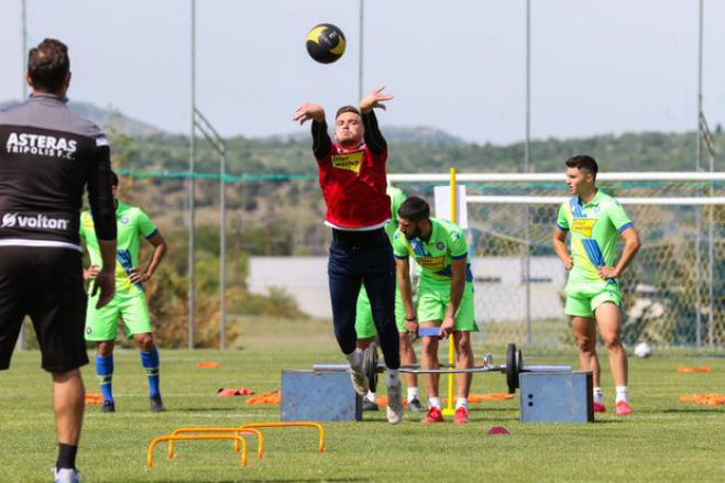 Έ&tau;&omicron;&iota;&mu;&omicron;&sigmaf; &gamma;&iota;&alpha; &tau;&alpha; play out &omicron; &Alpha;&sigma;&tau;έ&rho;&alpha;&sigmaf;! (vd)