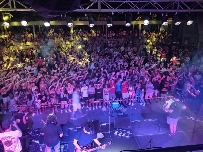 &Xi;έ&phi;&rho;&epsilon;&nu;&omicron; ... party &mu;&epsilon; &tau;&omicron;&upsilon;&sigmaf; Locomondo &sigma;&tau;&omicron; &Lambda;&epsilon;&omega;&nu;ί&delta;&iota;&omicron;! (&epsilon;&iota;&kappa;ό&nu;&epsilon;&sigmaf; - &beta;ί&nu;&tau;&epsilon;&omicron;)