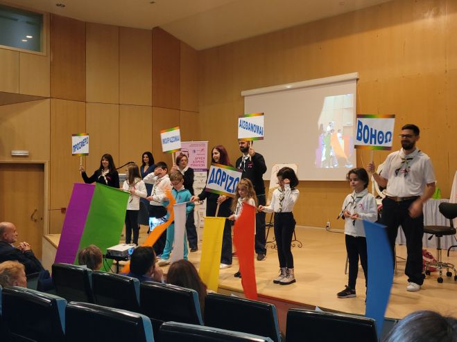 &Tau;&rho;ί&pi;&omicron;&lambda;&eta; | &Chi;ά&rho;&iota;&sigma;&alpha;&nu; έ&nu;&alpha; &kappa;&omicron;&mu;&mu;ά&tau;&iota; &alpha;&pi;ό &tau;&alpha; &mu;&alpha;&lambda;&lambda;&iota;ά &tau;&omicron;&upsilon;&sigmaf; &kappa;&alpha;&iota; έ&delta;&omega;&sigma;&alpha;&nu; &chi;&alpha;&rho;ά &kappa;&alpha;&iota; &epsilon;&lambda;&pi;ί&delta;&alpha;! (vd)