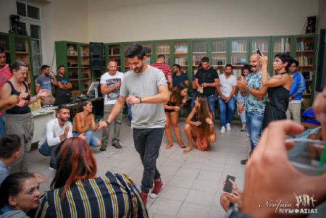Party - έκπληξη από τη νεολαία στη Νυμφασία! (εικόνες)