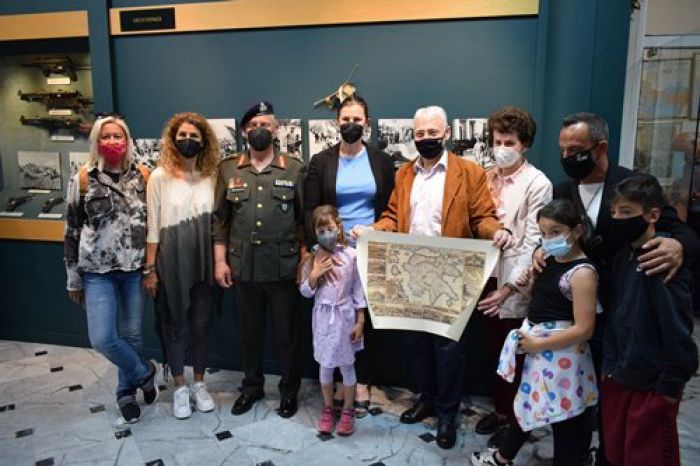 &Omicron;&lambda;&upsilon;&mu;&pi;&iota;&omicron;&nu;ί&kappa;&epsilon;&sigmaf;, "&Chi;&alpha;&rho;&lambda;&epsilon;ά&delta;&epsilon;&sigmaf;" &kappa;&alpha;&iota; &iota;&delta;&iota;&omicron;&kappa;&tau;ή&tau;&epsilon;&sigmaf; &iota;&sigma;&tau;&omicron;&rho;&iota;&kappa;ώ&nu; &alpha;&upsilon;&tau;&omicron;&kappa;&iota;&nu;ή&tau;&omega;&nu; &sigma;&tau;&omicron; &Pi;&omicron;&lambda;&epsilon;&mu;&iota;&kappa;ό &Mu;&omicron;&upsilon;&sigma;&epsilon;ί&omicron; &Tau;&rho;ί&pi;&omicron;&lambda;&eta;&sigmaf;! (&epsilon;&iota;&kappa;ό&nu;&epsilon;&sigmaf;)