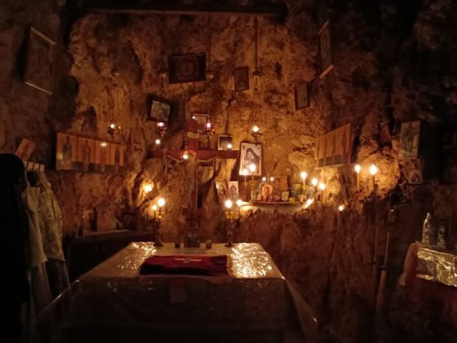Θεία λειτουργία στο σπήλαιο του Αγίου Σάββα στην Αγία Σοφία Κυνουρίας (εικόνες)
