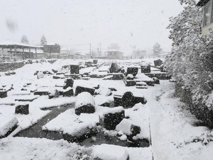 Χιονισμένος ο Ναός Αλέας Αθηνάς στην Τεγέα!